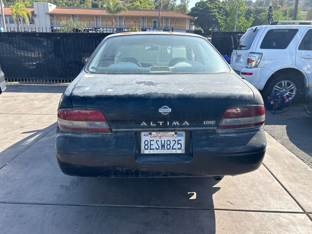 1997 NISSAN Altima 6