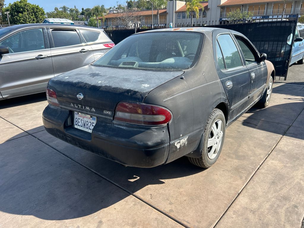 1997 NISSAN Altima 3