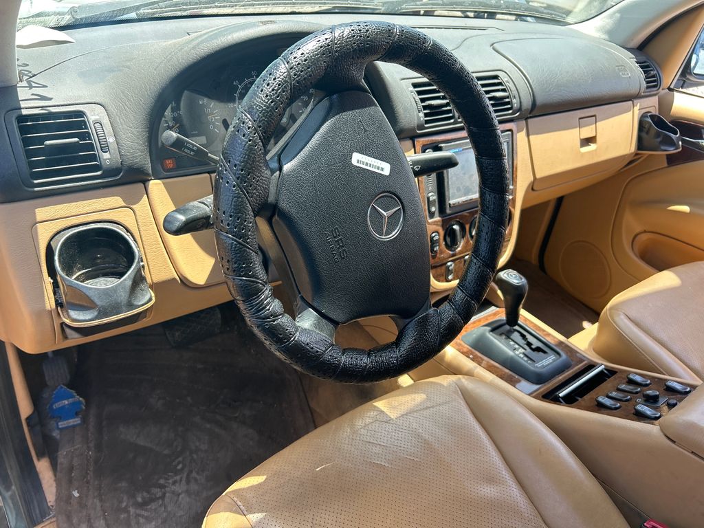 1999 Mercedes-Benz M-Class 10