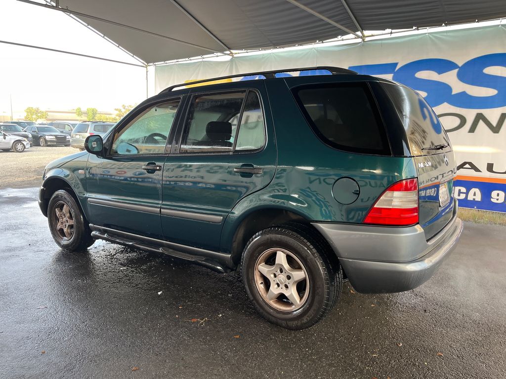 1999 Mercedes-Benz M-Class 2