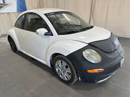 2010 VOLKSWAGEN New Beetle
