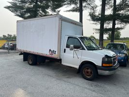 2004 GMC COMMERCIAL VANS