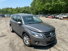 2011 VOLKSWAGEN Tiguan