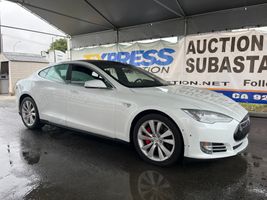 2015 TESLA Model S