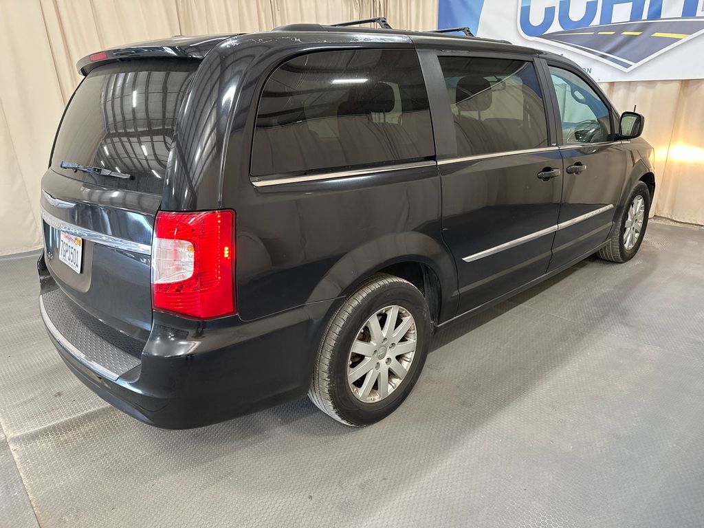 2013 Chrysler Town & Country 3