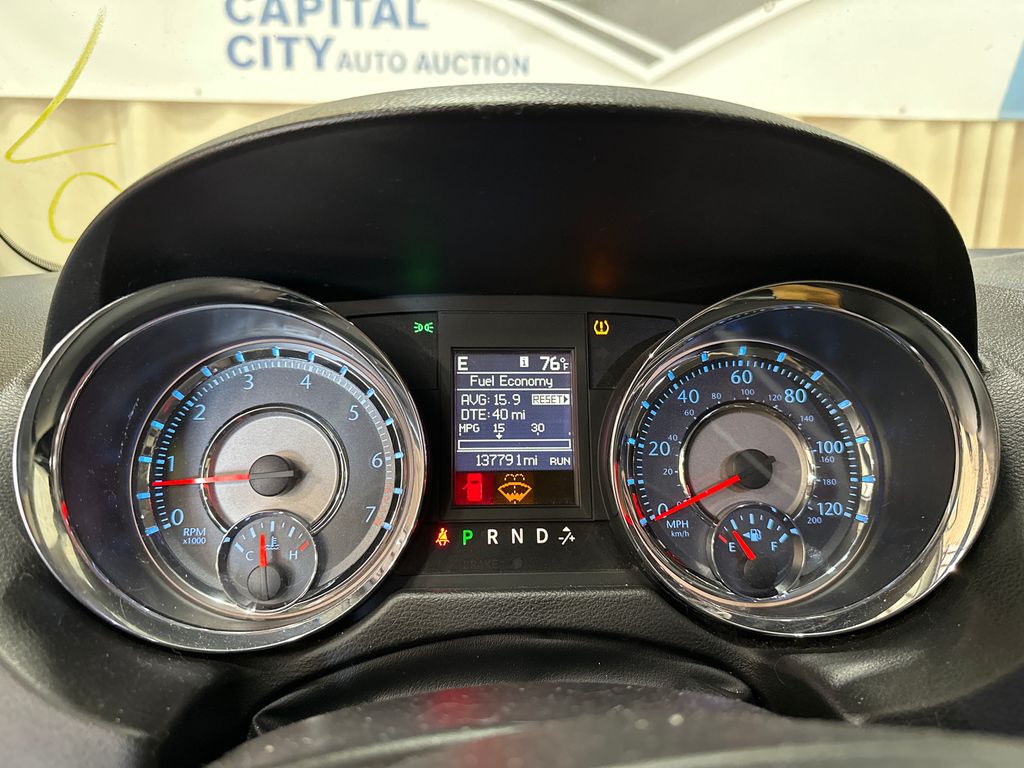 2013 Chrysler Town & Country 4