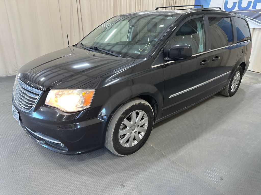 2013 Chrysler Town & Country 1