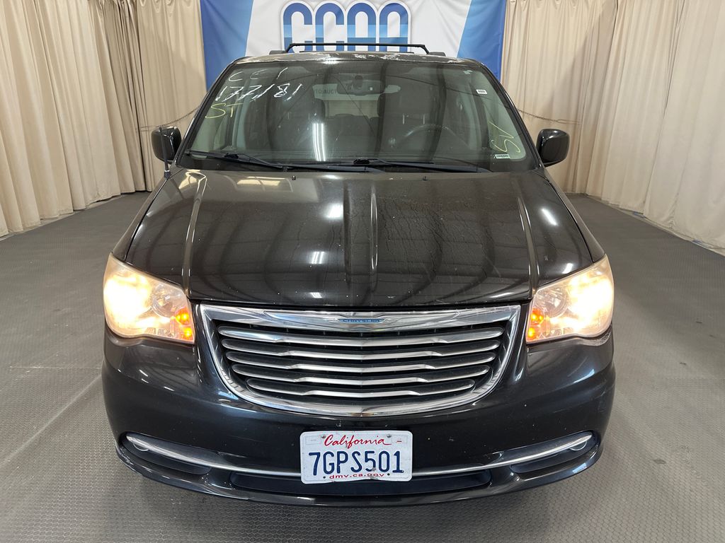 2013 Chrysler Town & Country 5