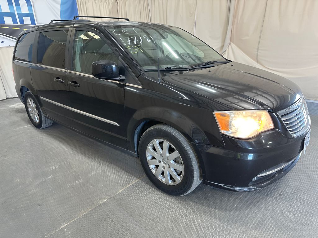 2013 Chrysler Town & Country 0