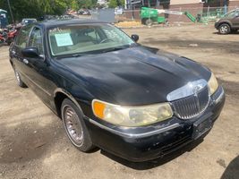 2000 Lincoln Town Car