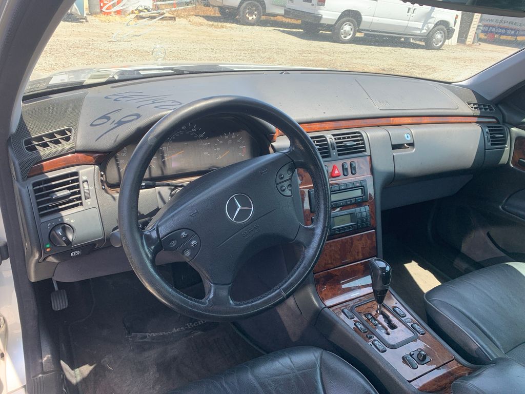 2001 Mercedes-Benz E-Class 10