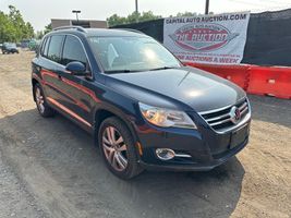 2011 VOLKSWAGEN Tiguan