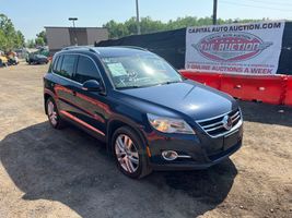 2011 VOLKSWAGEN Tiguan