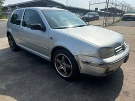 2003 VOLKSWAGEN Golf