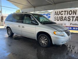 2005 Chrysler Town & Country