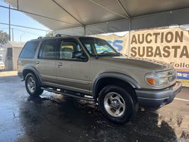 2000 Ford Explorer