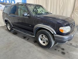 2000 Ford Explorer