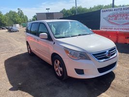 2010 VOLKSWAGEN Routan