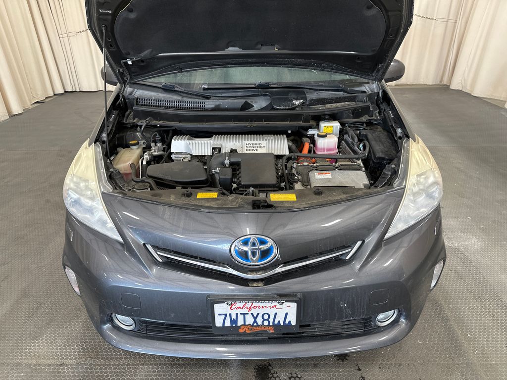2012 Toyota Prius V 9