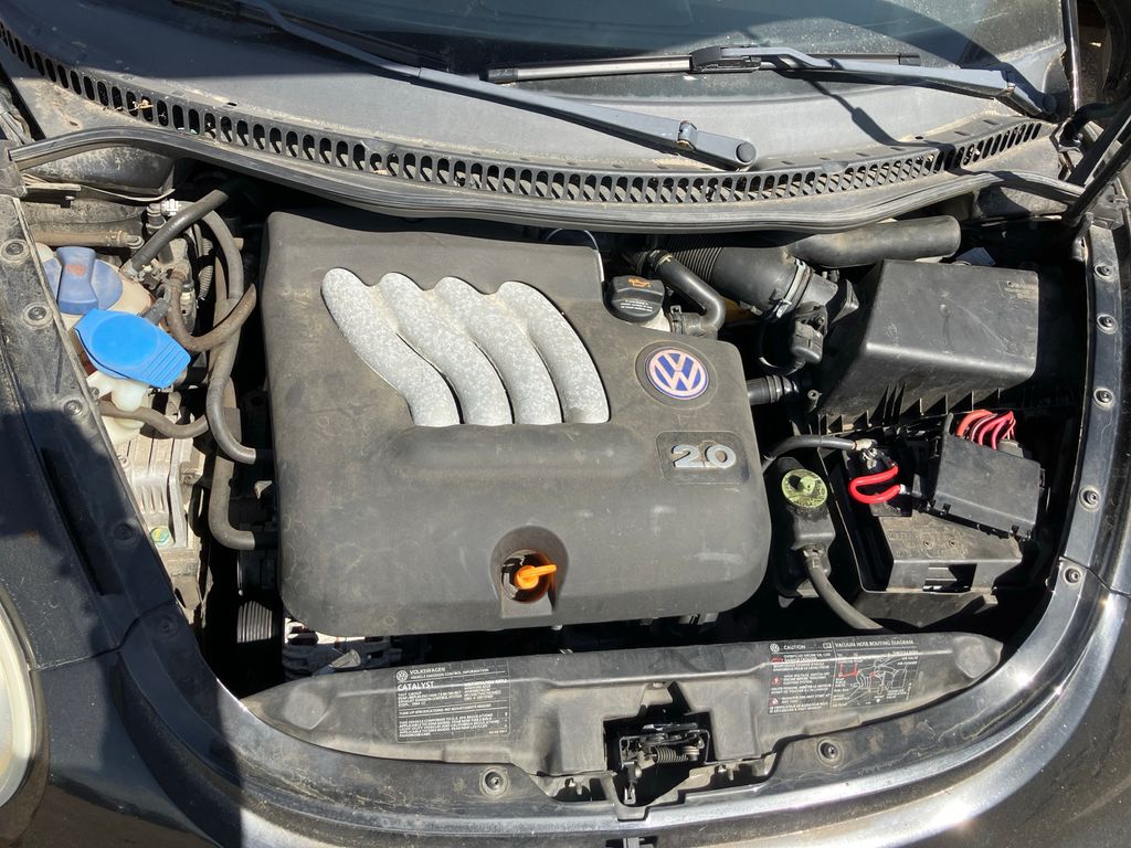 2004 VOLKSWAGEN New Beetle 9