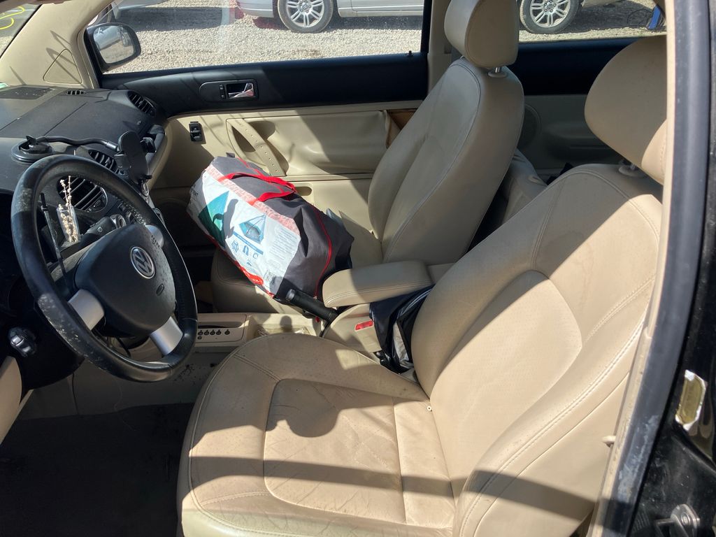 2004 VOLKSWAGEN New Beetle 7