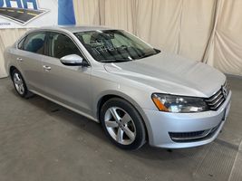 2012 VOLKSWAGEN Passat