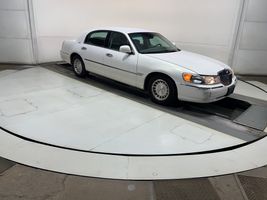 2001 Lincoln Town Car