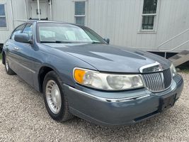 2000 Lincoln Town Car
