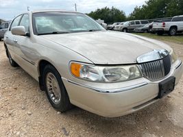 2001 Lincoln Town Car