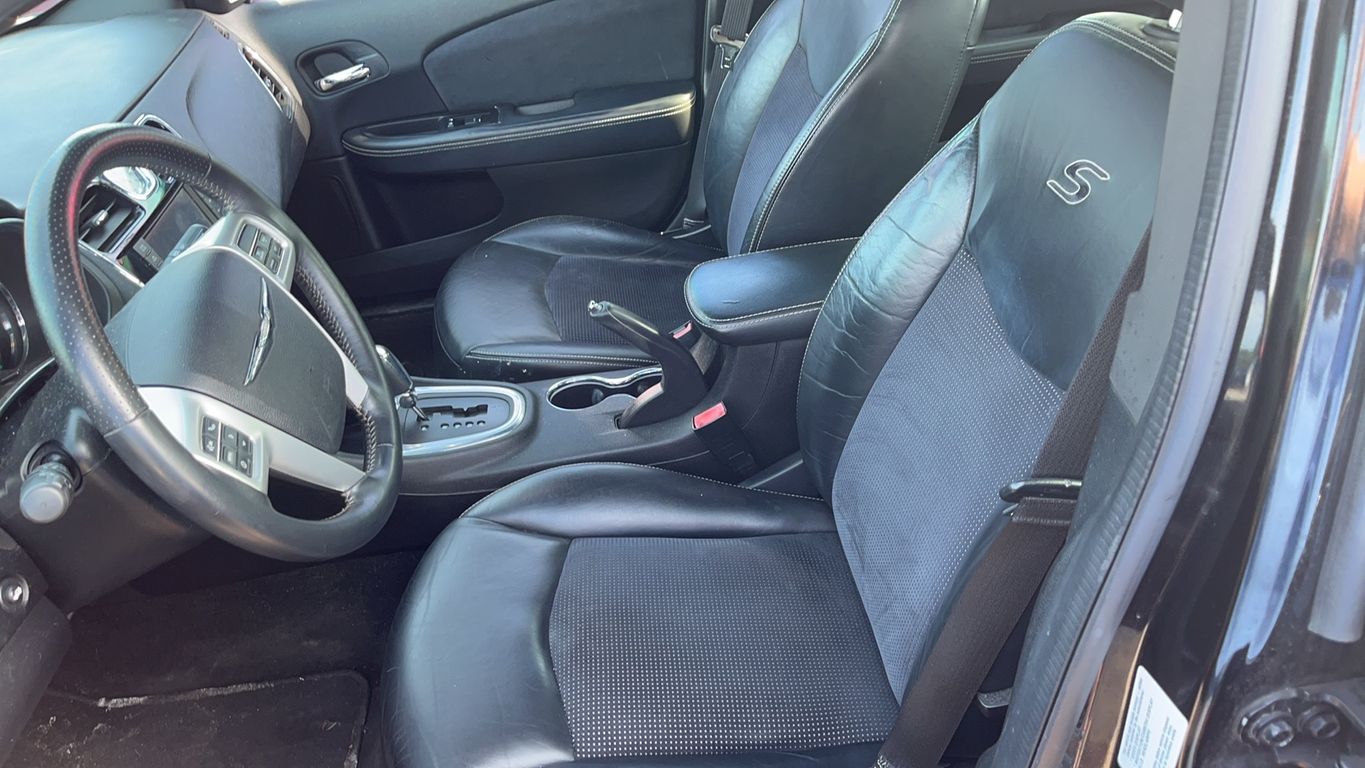 2013 Chrysler 200 7