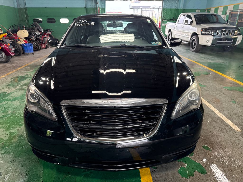 2013 Chrysler 200 5