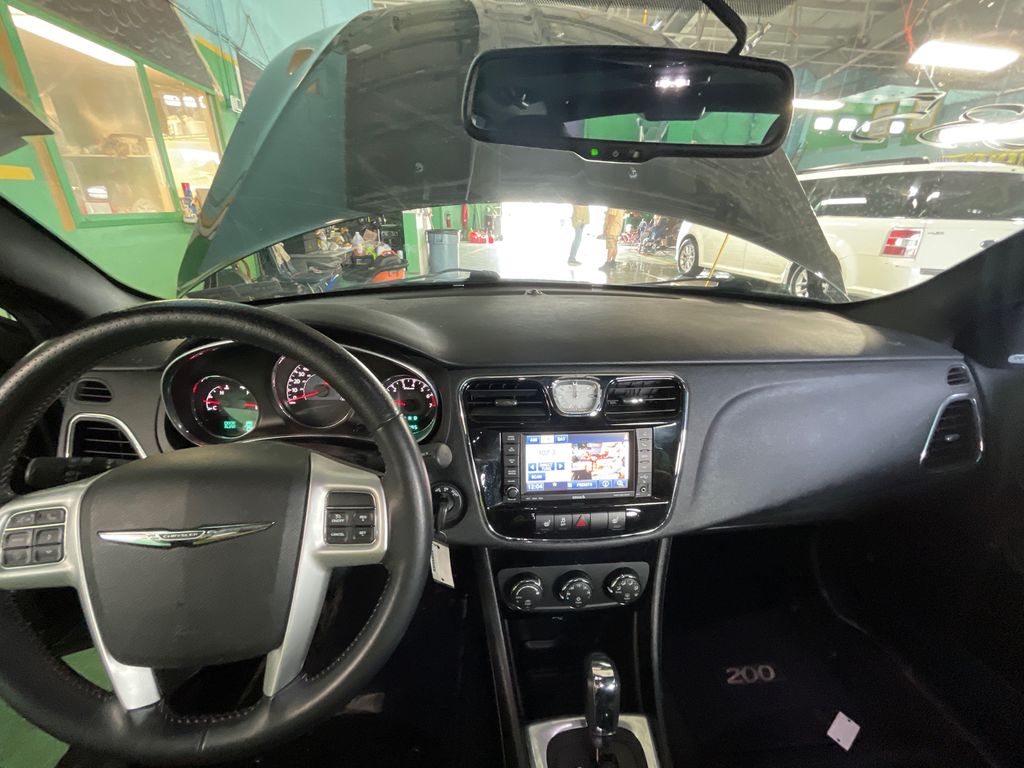 2013 Chrysler 200 10