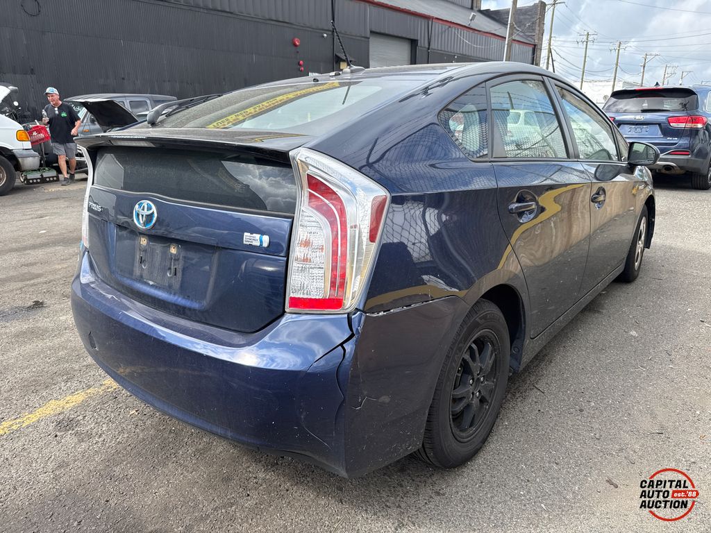 2015 Toyota Prius 3