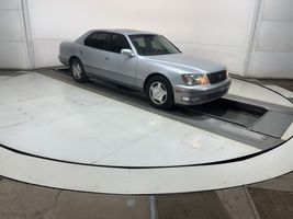 1999 Lexus LS 400