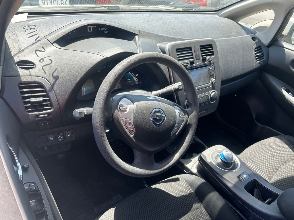 2016 NISSAN LEAF 10