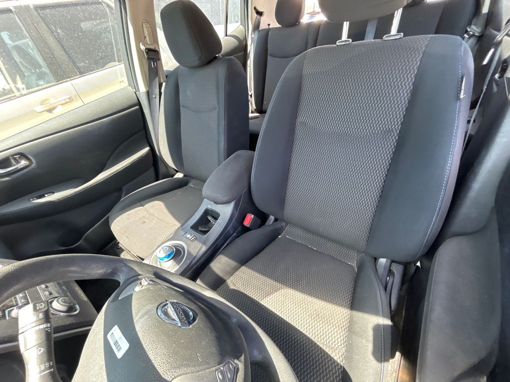 2016 NISSAN LEAF 7