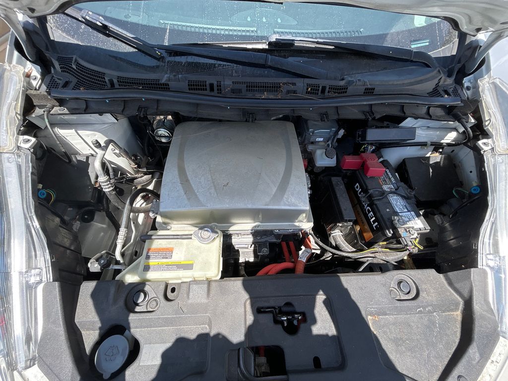 2016 NISSAN LEAF 9