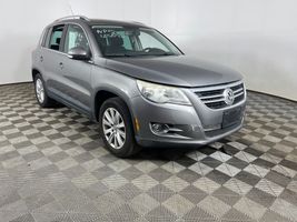 2009 VOLKSWAGEN Tiguan