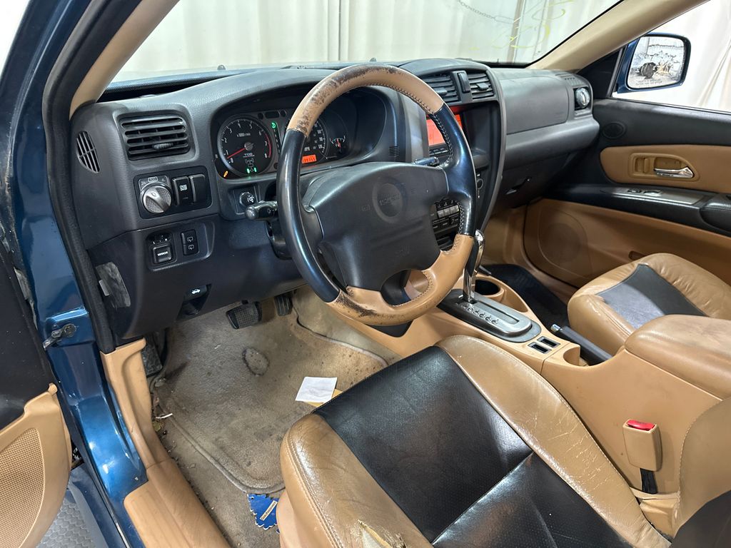 2002 Isuzu AXIOM 10