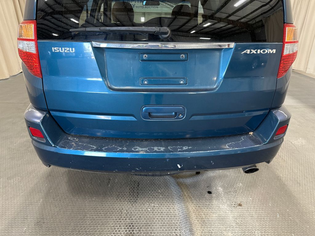 2002 Isuzu AXIOM 12