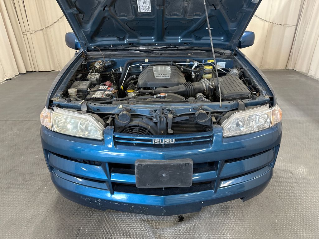 2002 Isuzu AXIOM 9