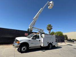 2000 Ford Bucket Truck