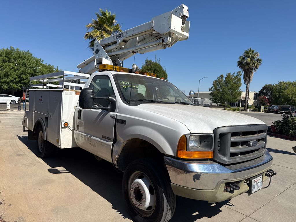 2000 Ford Bucket Truck 1