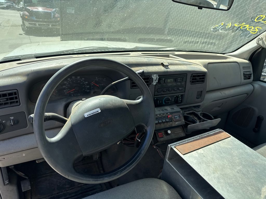 2000 Ford Bucket Truck 10