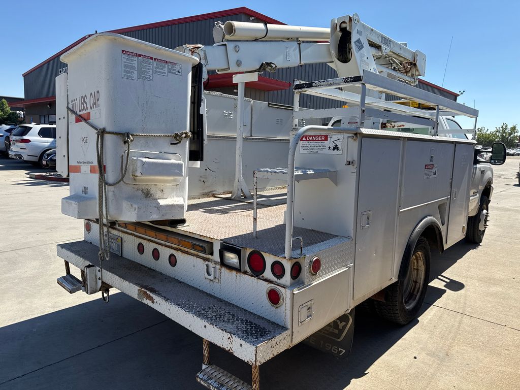 2000 Ford Bucket Truck 3