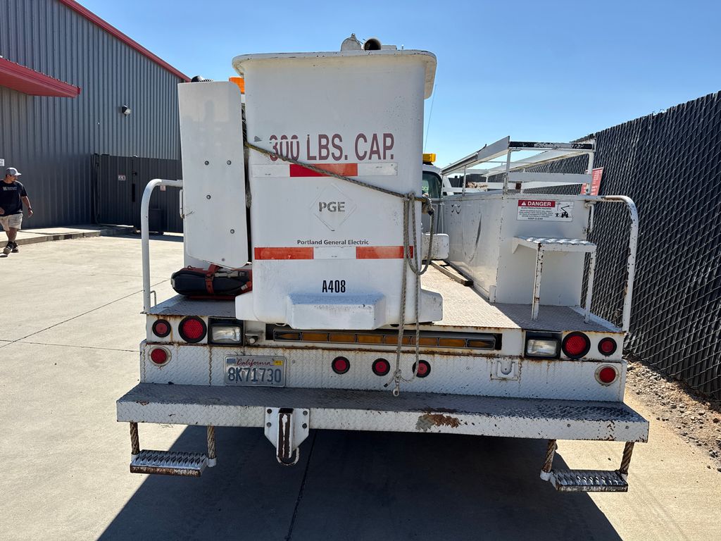 2000 Ford Bucket Truck 6