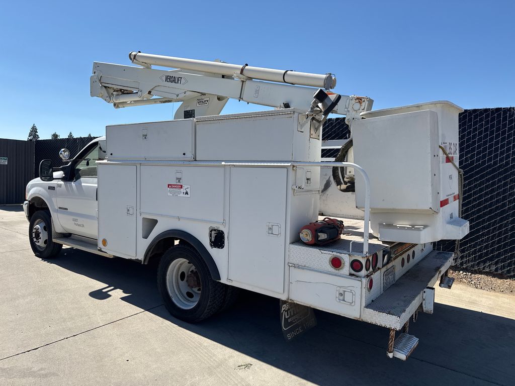 2000 Ford Bucket Truck 2