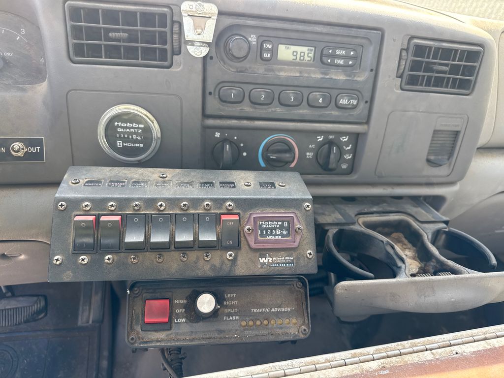 2000 Ford Bucket Truck 12