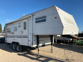 2002 Layton 5TH WHEEL
