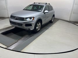 2012 VOLKSWAGEN Touareg